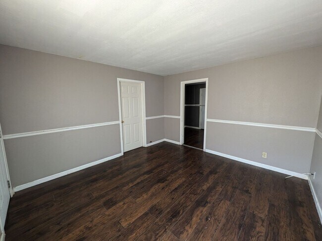 Building Photo - 1243 Long Ave