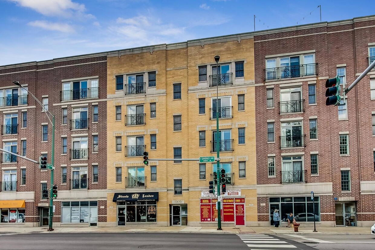 Foto principal - 1909 W Diversey Pky