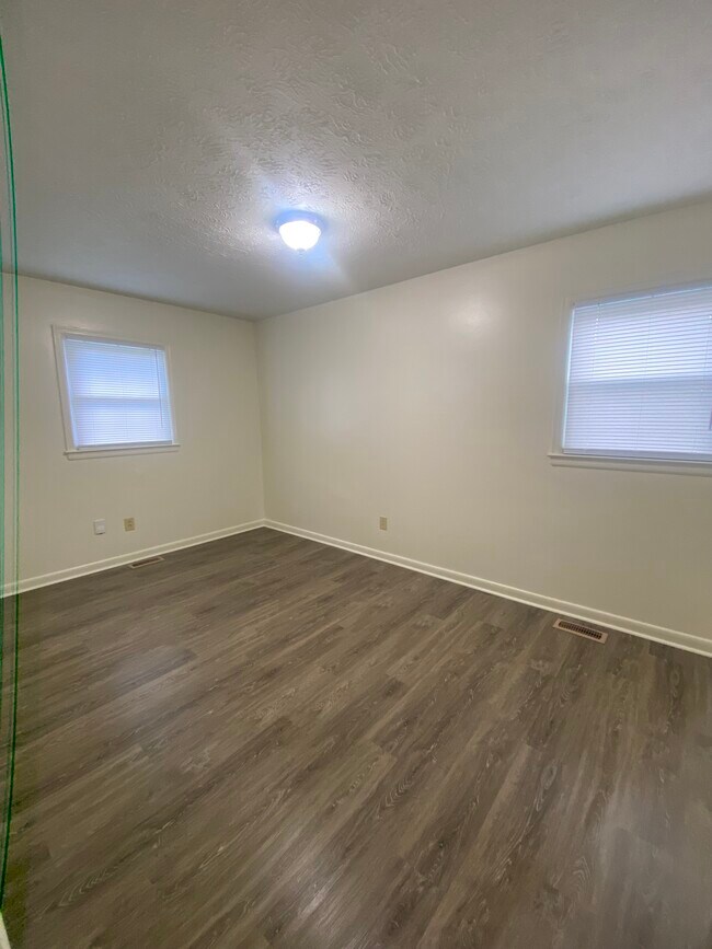 74 Bedroom 1 - 74 Holiday Rd