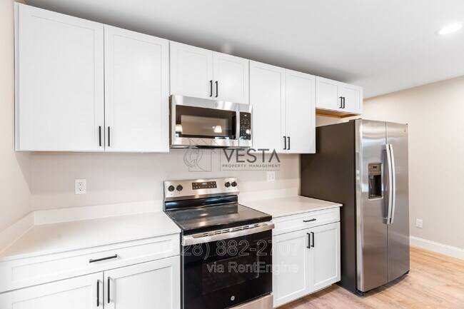 Foto del edificio - 4 Meadows Town Rd