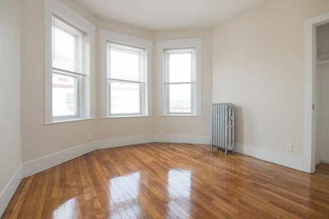 Foto del edificio - Best Deal Around! Right in Packard's Corne...