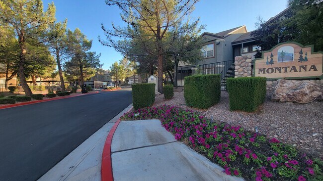 Entrada a los condominios Montana - 555 E Silverado Ranch Blvd