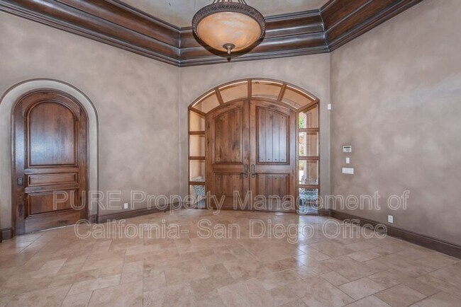 Building Photo - 14175 Biscayne Pl
