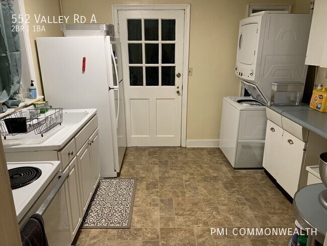 Foto del edificio - 552 Valley Rd