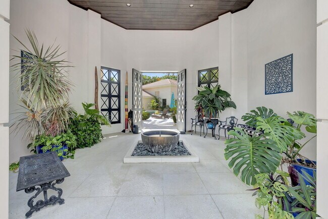 Foto del edificio - 17070 Royal Cove Way