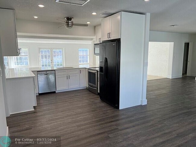 Foto del edificio - 7200 NE Bay Cove Ct