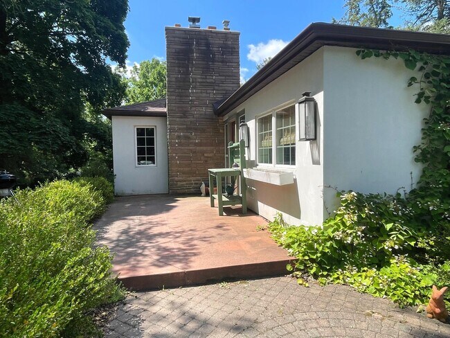 Foto del edificio - 2185 Ayrshire Dr