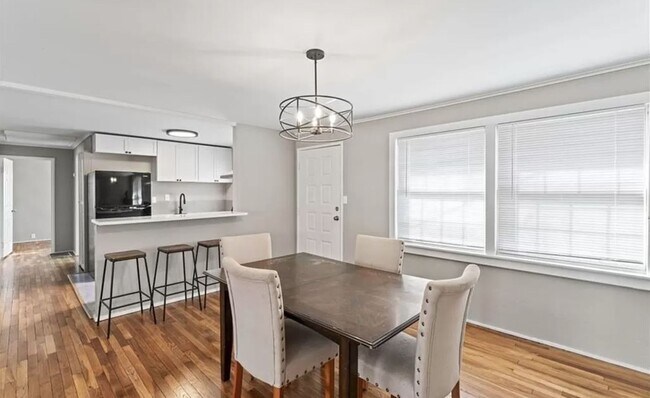 Foto del edificio - 1405 NE 62nd St