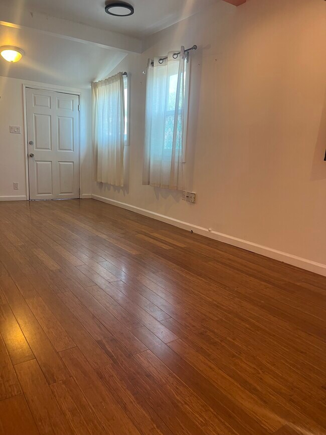 Foto del edificio - 2409 Elmgrove St