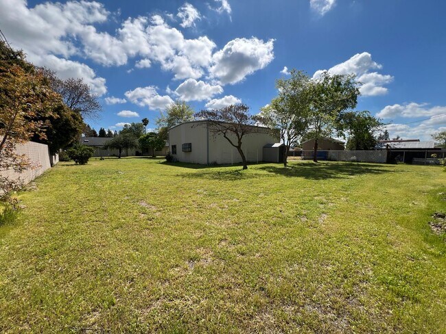 Foto del edificio - Now Available! In Madera Ranchos