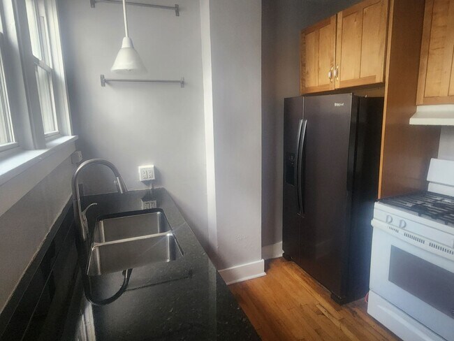 Foto del edificio - 2 Bedroom 1 bath updated Row Home