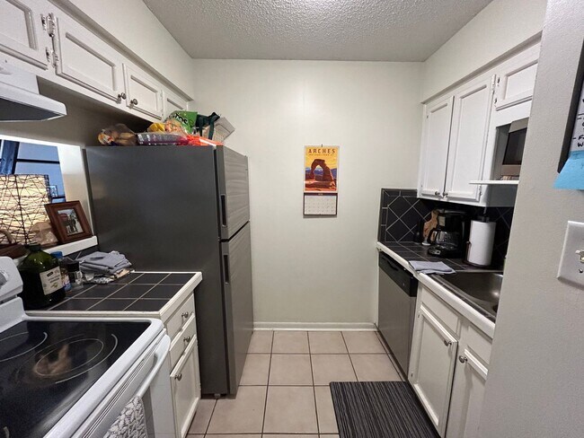 Foto del edificio - 1 bedroom  Property off Lee Drive- Availab...