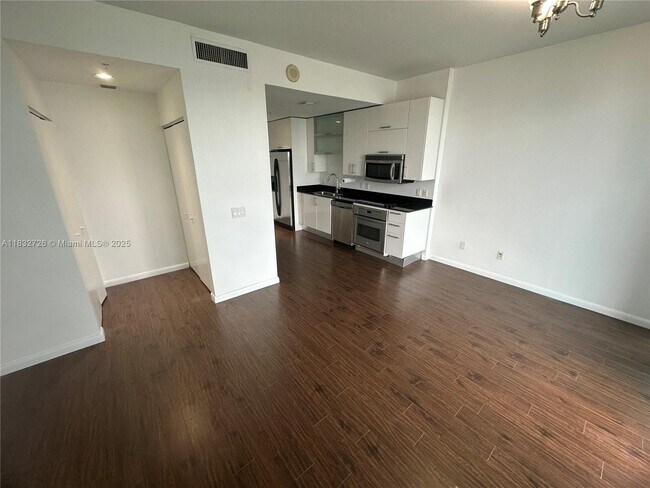 Foto del edificio - 60 SW 13th St