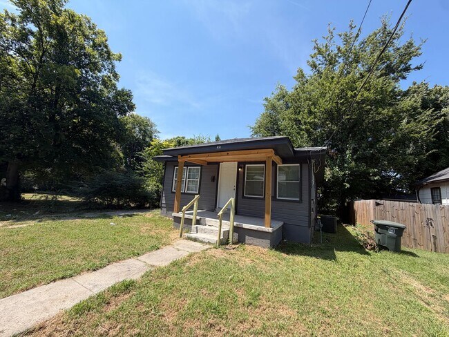 Building Photo - 851 N Claybrook St