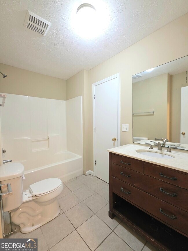 Building Photo - 209 E Wilson St