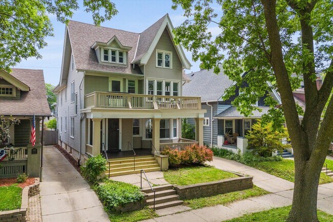 Foto del edificio - 2856 N Frederick Ave