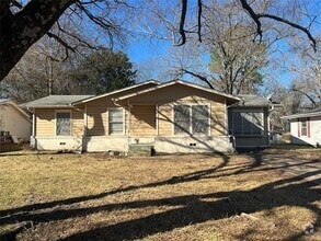 Building Photo - 141 Russell Dr