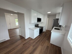Building Photo - 427 Marvista Ln