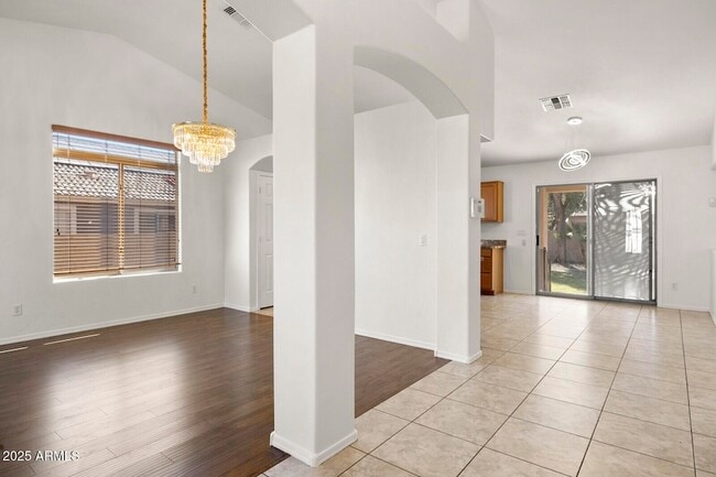 Foto del edificio - 3297 E Warbler Rd