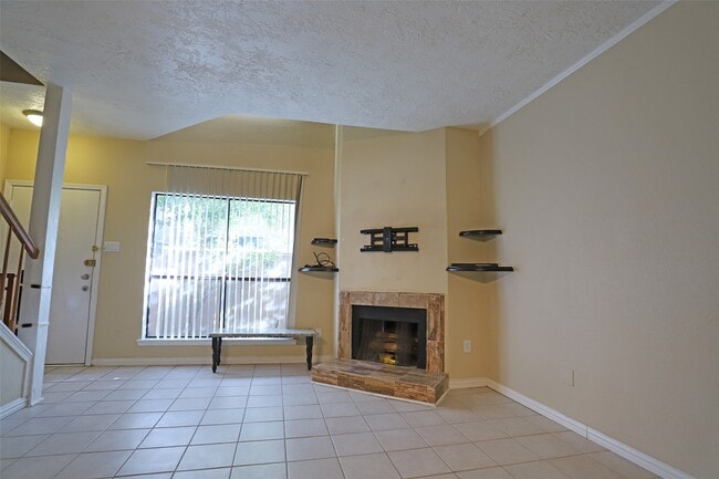 Building Photo - 2125 Augusta Dr