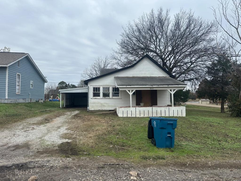 Foto principal - 803 E 3rd St