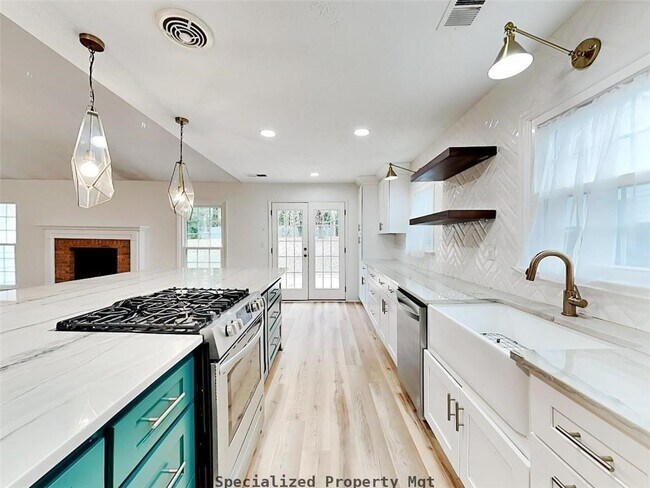 Building Photo - 4660 Hampton Square Dr