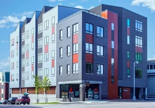 Building Photo - 106 E Allen St