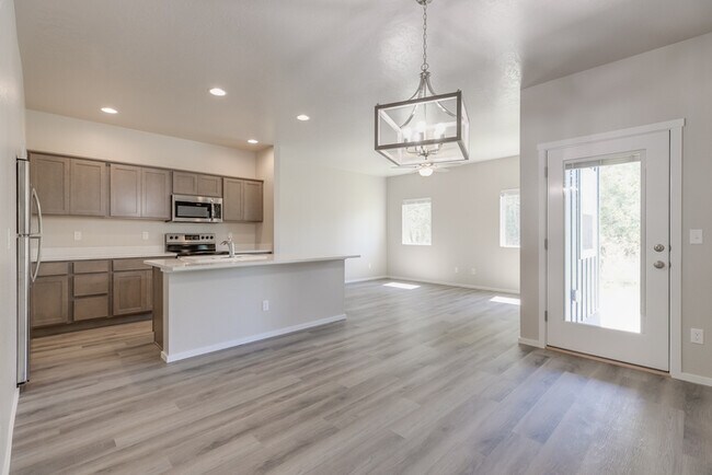 Foto del edificio - Gorgeous and New Townhome Available NOW!