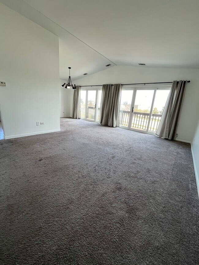 Foto del edificio - 5820 Wilshire Ct
