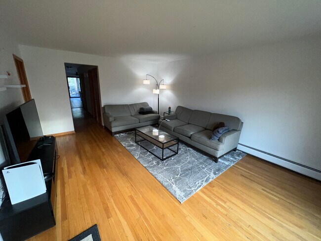 Foto del edificio - 639 N La Grange Rd