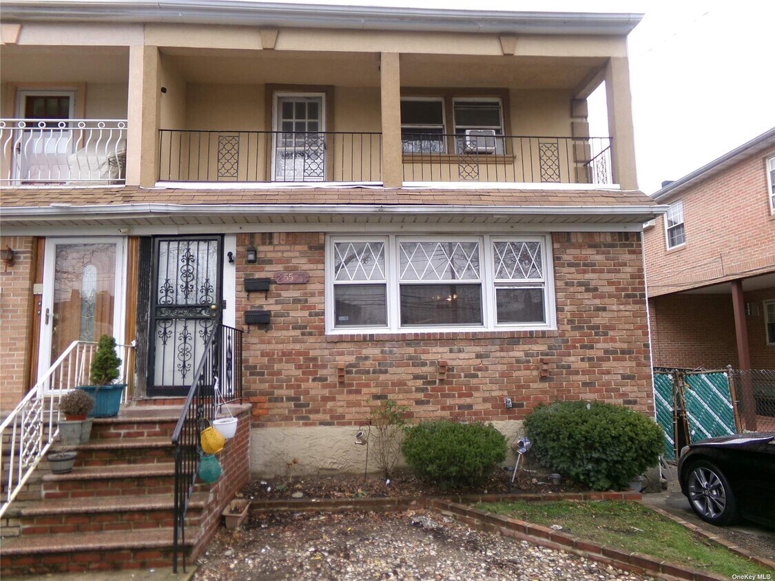 25551 147th Dr Unit 2, Rosedale, NY 11422 Room for Rent in Rosedale