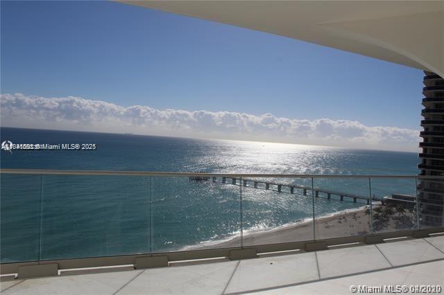 Foto del edificio - 16901 Collins Ave