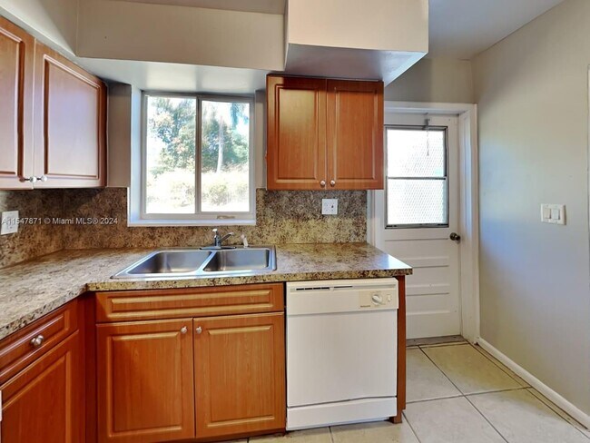 Building Photo - 401 NW 48th Terrace