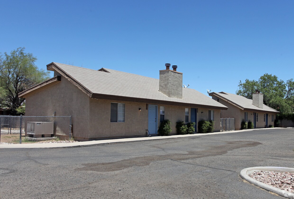 Primary Photo - Flower Street Villas