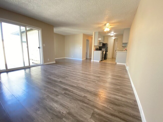 Living room - 725 Auburn Pl