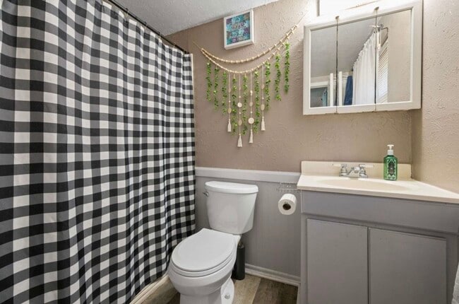 Building Photo - 3015 S Henderson Blvd