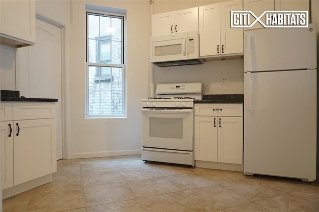 Building Photo - 326 E 93rd St
