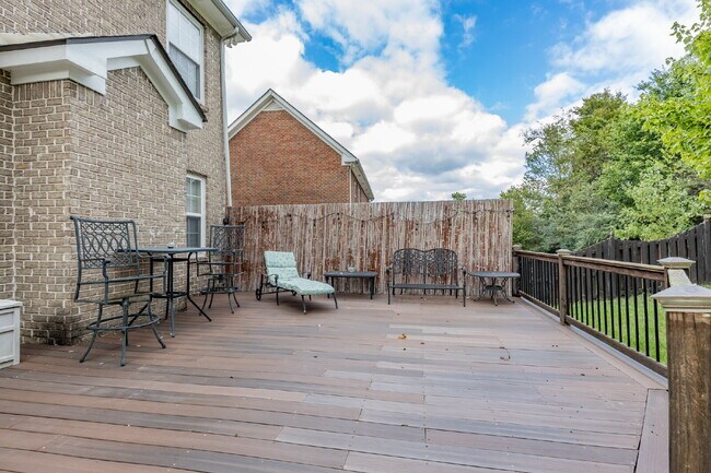 Building Photo - Spacious Spring Hill Rental in Sought-Afte...