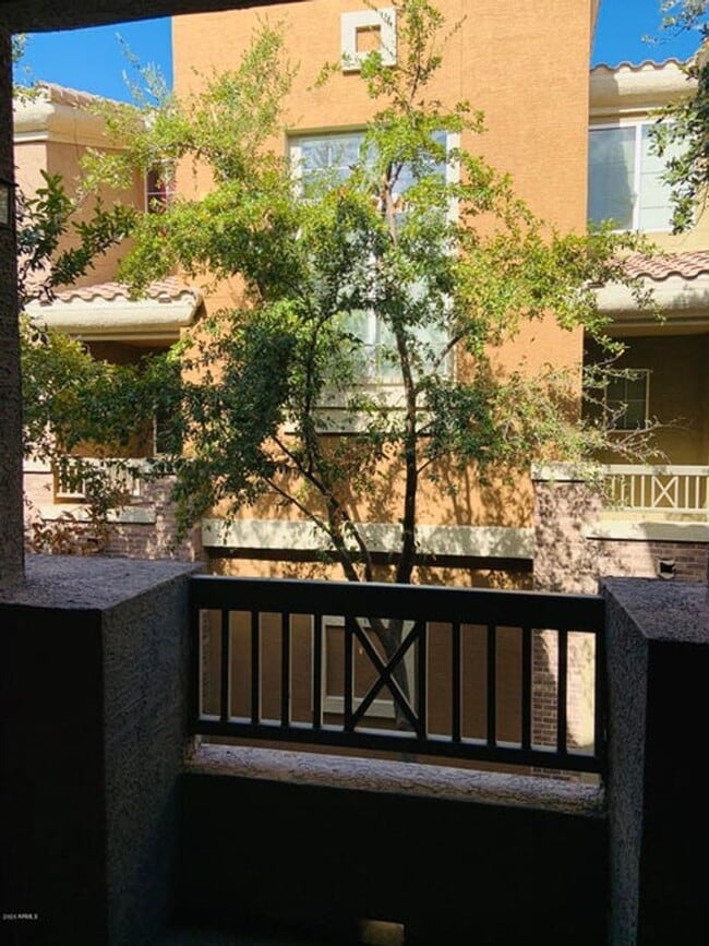 Building Photo - Charming 2 bed townhome in Phoenix!!!
