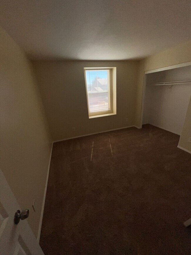 Foto del edificio - Massive 5BR/4BA Luxury Home in Adelanto — ...