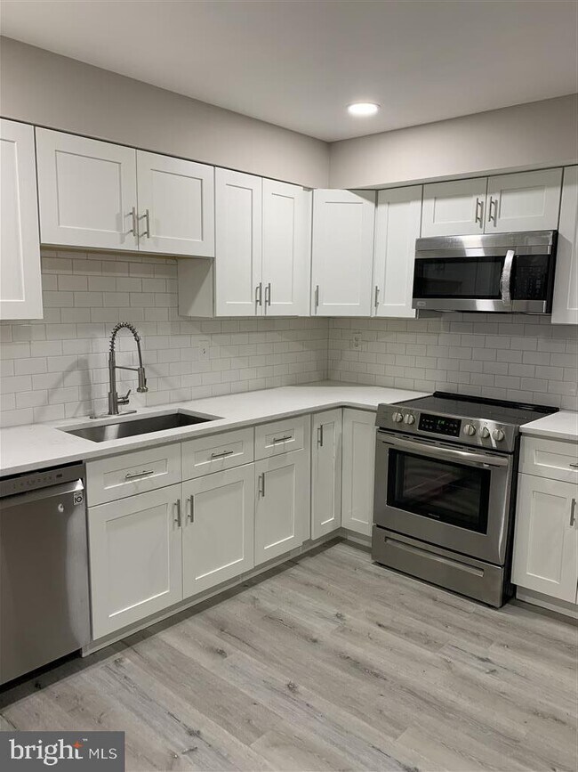 Foto del edificio - 81 Arverne Ct