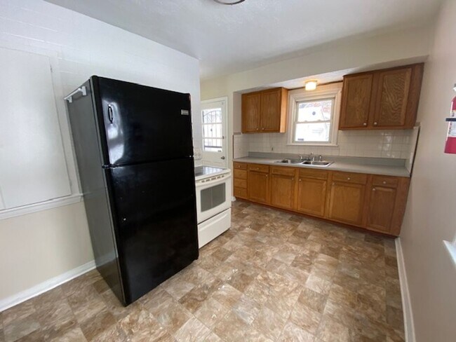 Foto del edificio - Cozy West Akron Ranch w/ Finished Basement & Garage