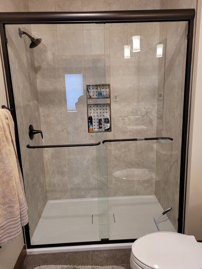 Baño principal - 805 Blue Mounds St