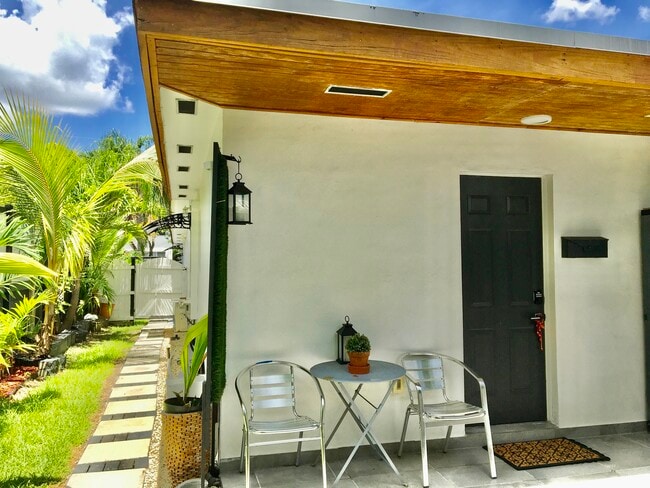 Building Photo - 2945 SW 38th Ct