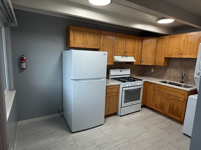 Photo - 5300 School St Apartment