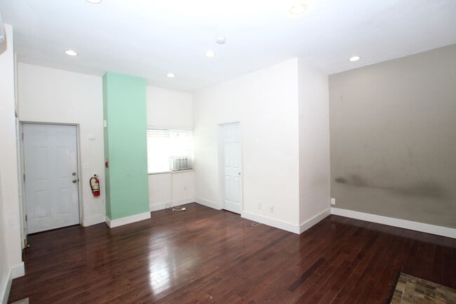 Photo - Spacious studio in Fairmount. Apartment