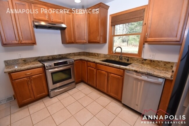 Building Photo - 817 Cedarcroft Dr