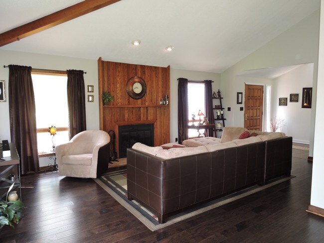 Foto del edificio - 103 Lake Ridge Dr