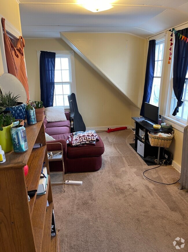 Downtown Laramie Apartments for Rent with a Yard Laramie, WY 2