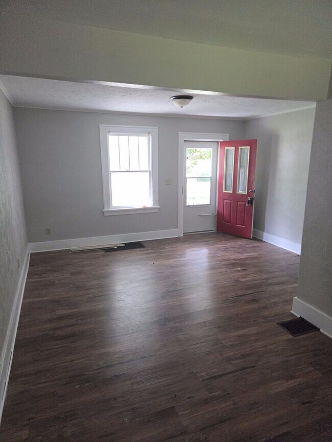 Foto del edificio - Spacious 4-Bedroom Home in Peoria — Dog-Friendly & Move-In Ready!